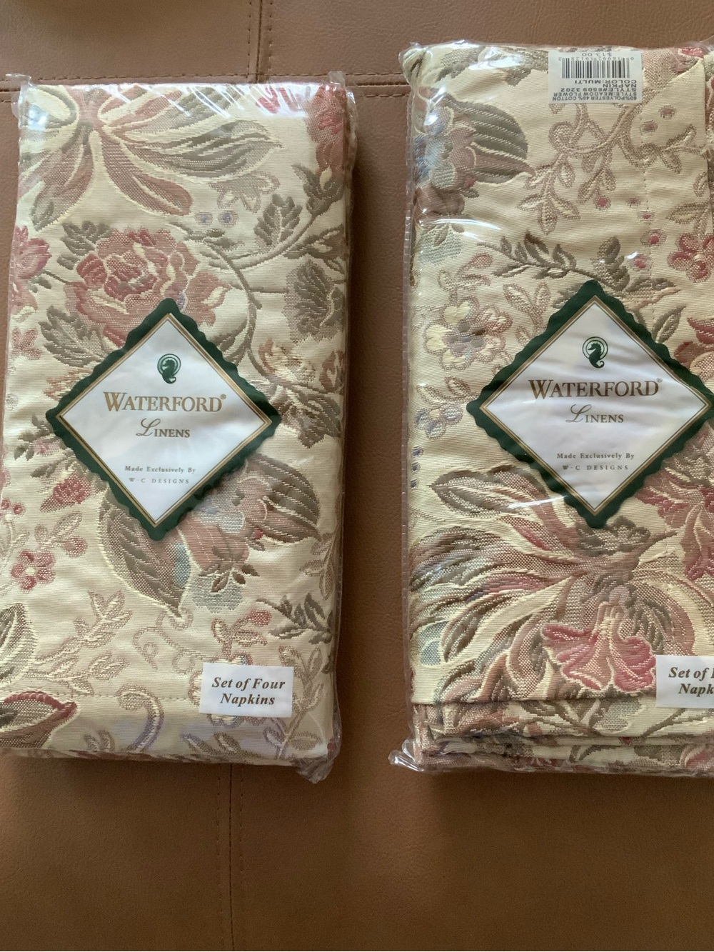 Set of 2 Waterford Linens Set of MEADOW FLOWER 4 Napkins per pack. New